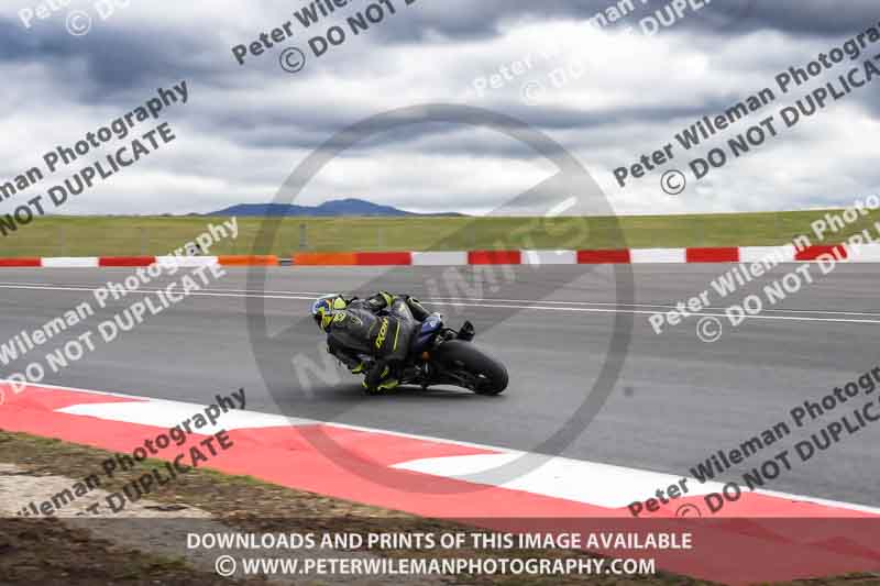 cadwell no limits trackday;cadwell park;cadwell park photographs;cadwell trackday photographs;enduro digital images;event digital images;eventdigitalimages;navarra;no limits trackdays;peter wileman photography;racing digital images;trackday digital images;trackday photos
